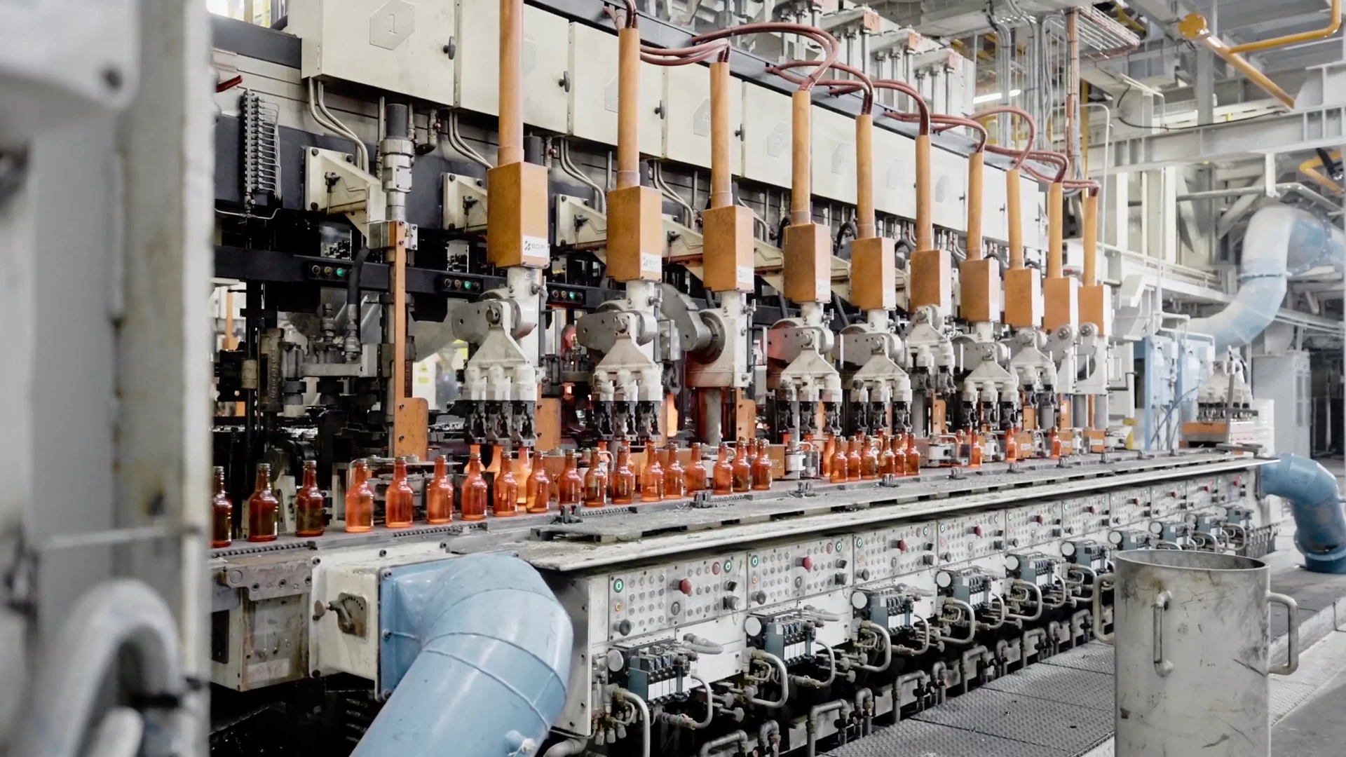 Video industriale dell'impianto BDF Industries per la produzione del vetro cavo realizzato a Casablanca.