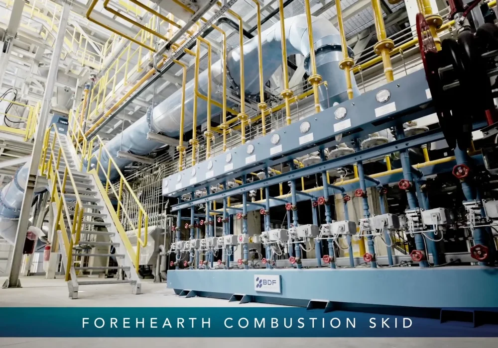 Sistema Forehearth Combustion Skid firmato BDF Industries con valvole e manometri per il controllo della combustione