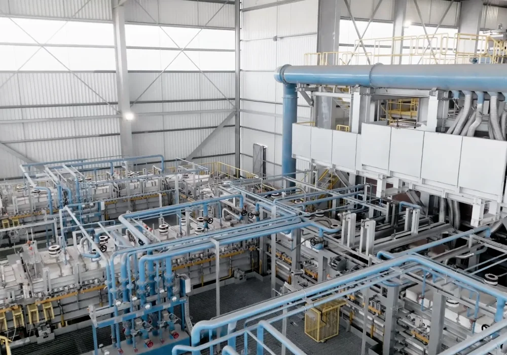 Labirinto di tubature blu e infrastrutture tecniche per la distribuzione dei fluidi in un impianto vetrario